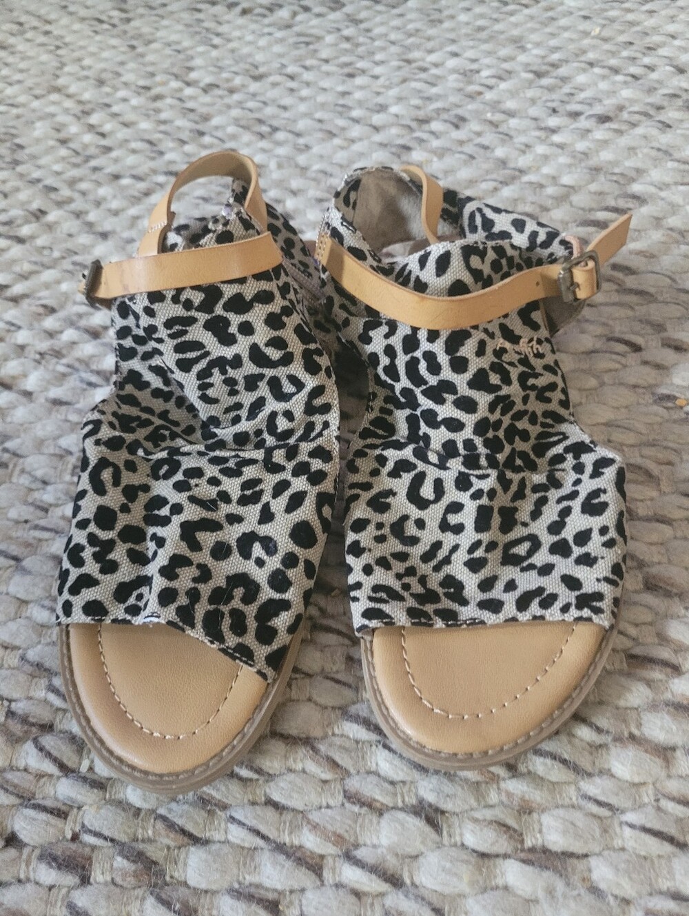 Blowfish Women's Leopard Print Open-Toe Sandals with Tan Strap - Size 8